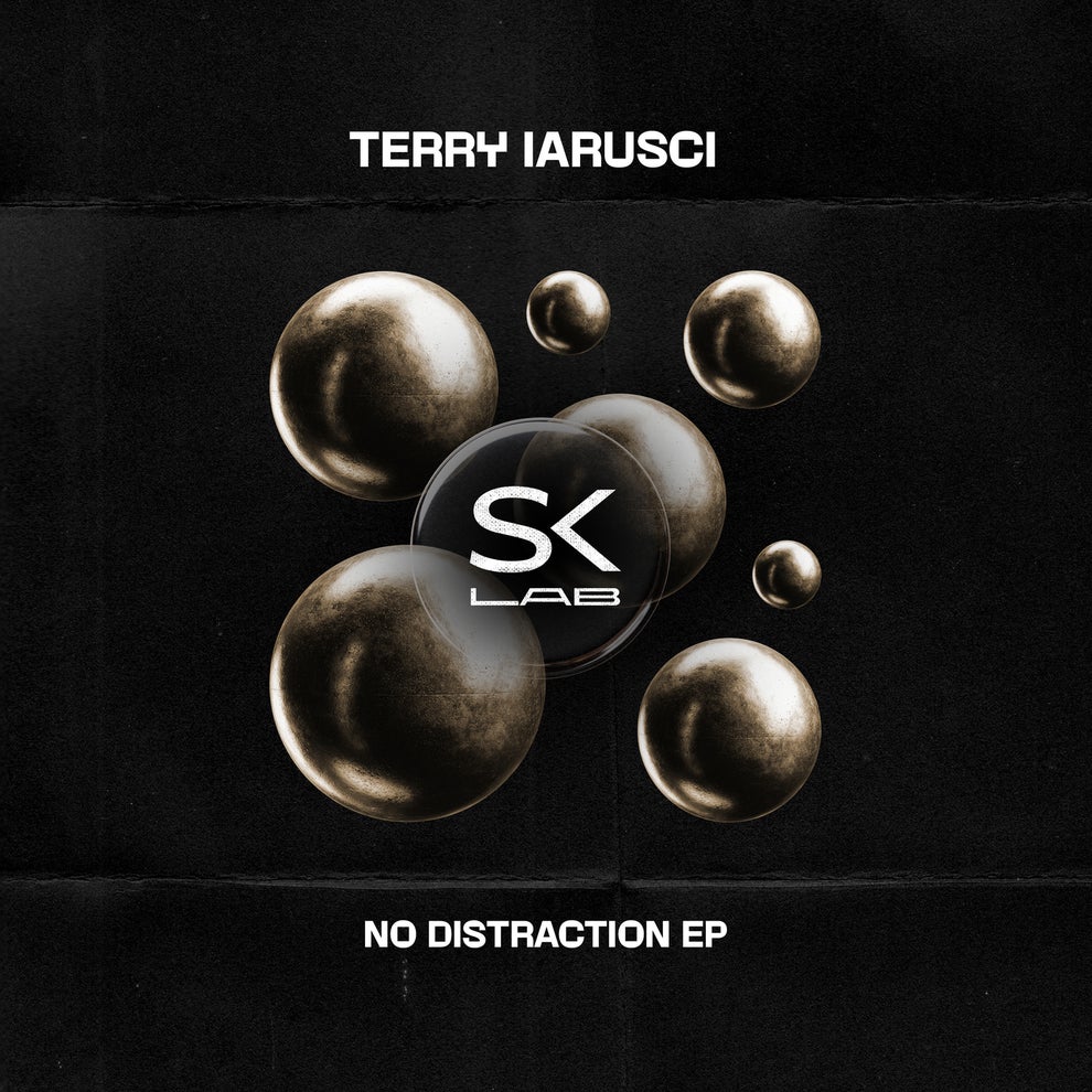 Terry Iarusci, Roberto Morra - No Distraction